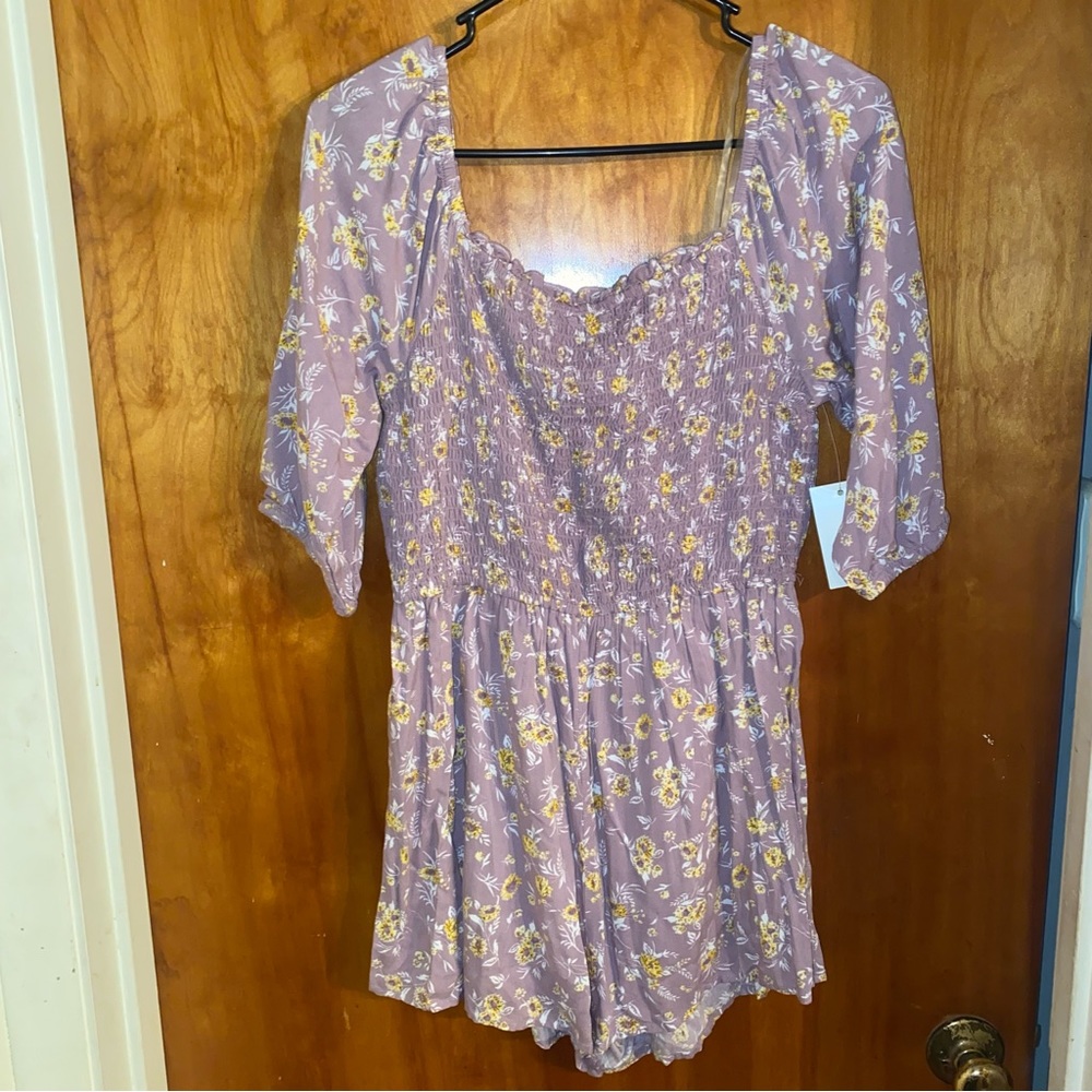 SO Juniors Elbow Sleeve Smocked Bodice Romper SZ M NWT - Picture 7 of 7